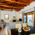Finisia House شقة