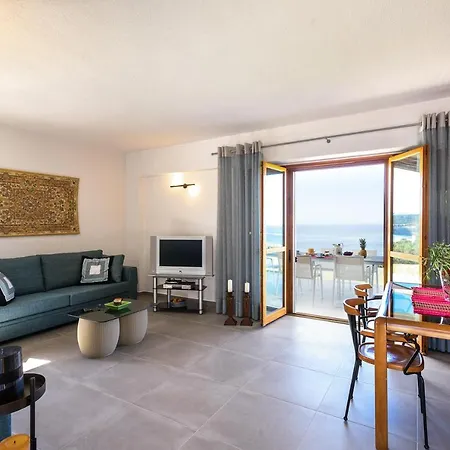 アパート Finisia House