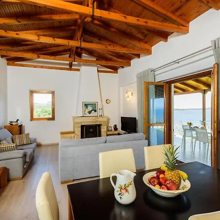 Finisia House Apartment