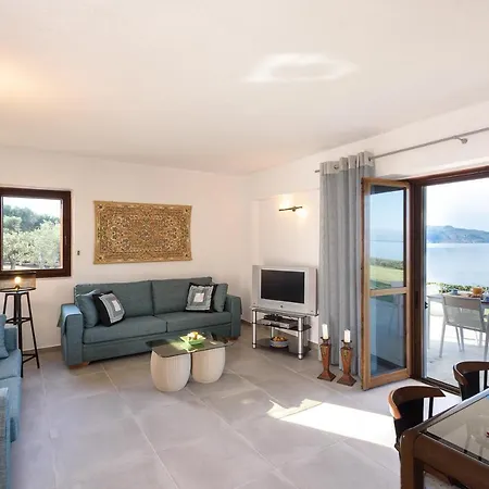 アパート Finisia House *