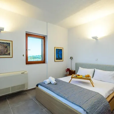 Apartment Finisia House *