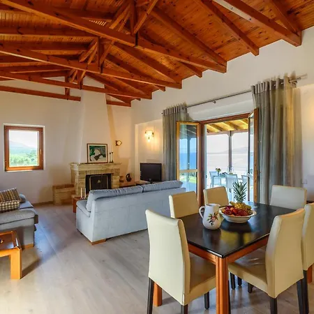 Finisia House Apartment